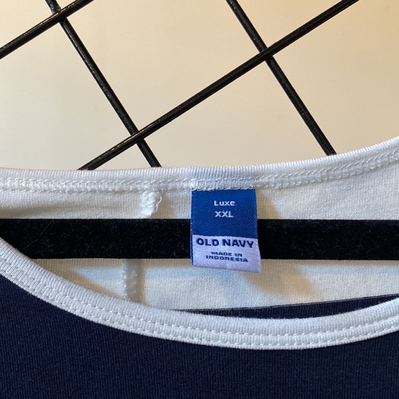Old Navy XXL white navy stripe top - Picture 2 of 3